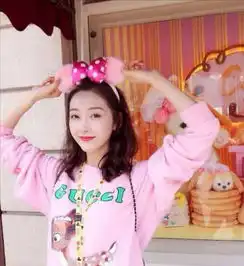 迪士尼成女星晒照朝圣地这么多人打卡只有倪妮素颜完胜
