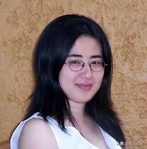 13岁被北大破格录取,学成出国后却改国籍,嫁53岁老外,如今怎样