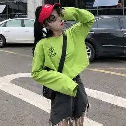 绿色头像女生卡通卫衣