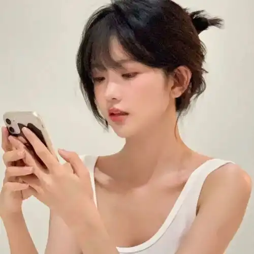 招桃花头像女短发