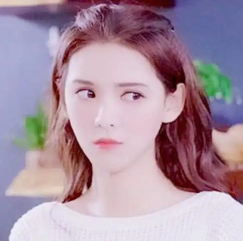 同样都是网红出身,张予曦成欢瑞当红小花,而她却一直不温不火