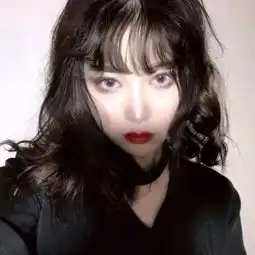 为什么最爱笑的你会躲在角落里哭
