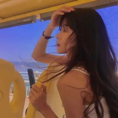 阳光下的女生头像唯美,散发着阳光般的温暖