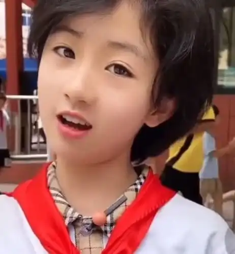年轻女生头像桂纶镁