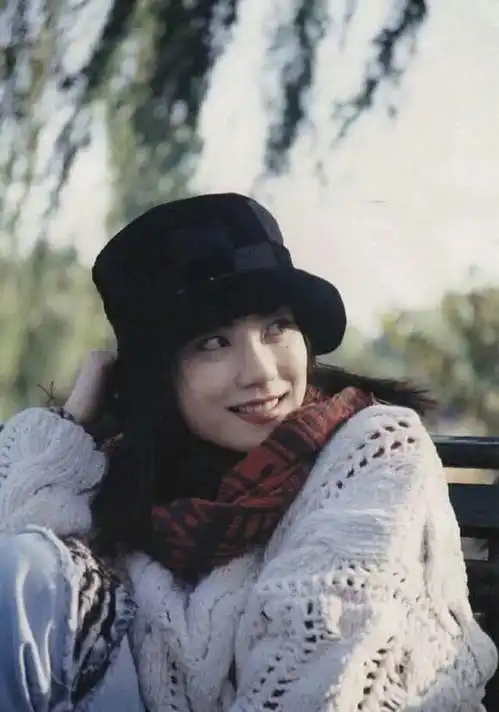 别人又土又怂,她却娇憨温暖,女明星和素人的壁垒可以这样打破