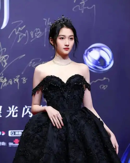 瞒不住了京圈真格格惊人背景曝光,难怪撕遍内娱却无人敢惹