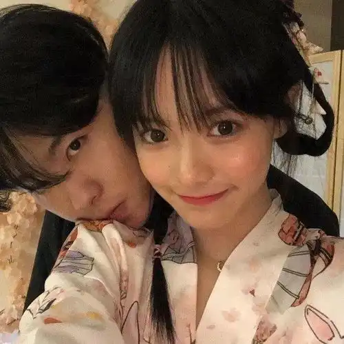 情侣头像女孩都有哪些奇怪都哭点
