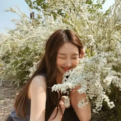 微信个性头像女生气质高冷华丽的外表隐藏着一颗冷酷的心