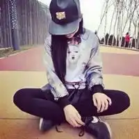 求女生头像,戴帽子的,又拽又有点小清新
