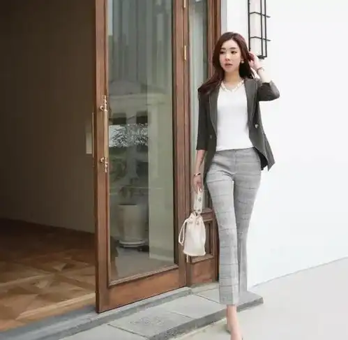 休闲职装穿搭的小姐姐写真美图分享展示