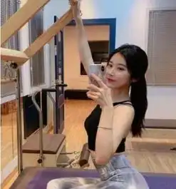 30岁韩国美女坚持健身,如今皮肤光泽气色好,身材紧致身姿优美