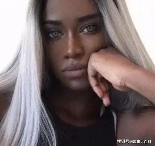 当初走红网络的黑人姑娘,因颜值太高被家人禁足,她如今怎样了