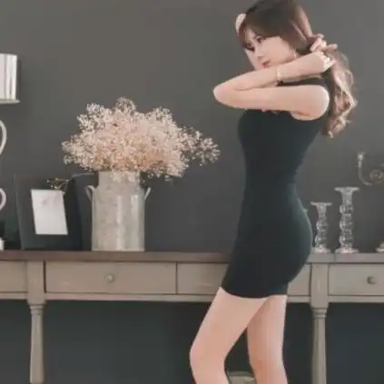 时尚前卫的紧身裙美女,尽显婀娜多姿的美态
