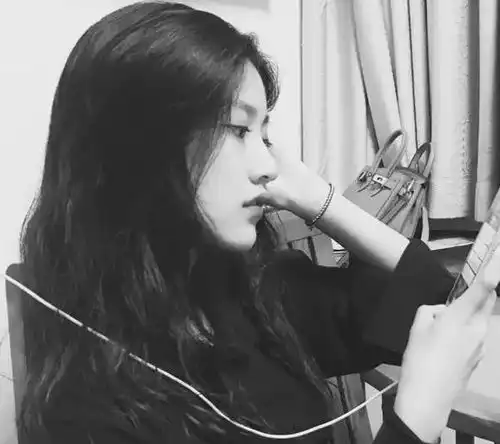 超拽女生头像不露脸自由