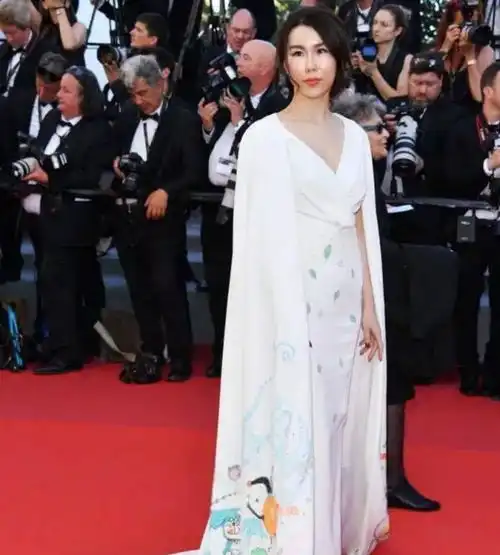 第71届戛纳电影节开幕,细数那些年没皮没脸蹭红毯的女星