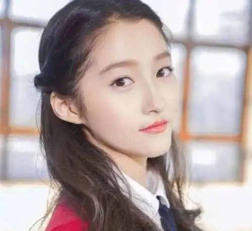 5位不整容还美出天际的女星,李沁排到最后,第一位美得一塌糊涂