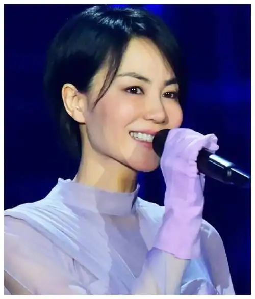 李亚鹏,牵手小19岁彝族大美女,细看有几分像王菲,气质高冷