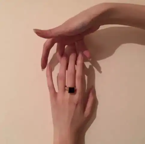 女生爱美妆容精致还不够,手的美丽也很重要,这样做告别奶奶手