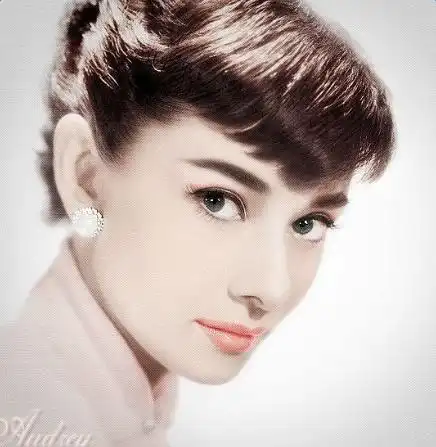 我深信遇事要坚强,相信乐观的女孩最美奥黛丽赫本