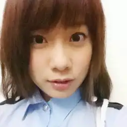 开心一笑早上醒来,老公搂着我,手很不老实的往上摸,我抓住