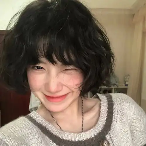头像氛围感女清楚侧脸