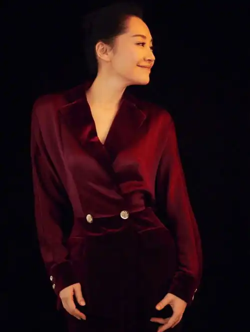 已经52岁的年纪,却依旧美得像个少女,许晴的减龄要点值得学