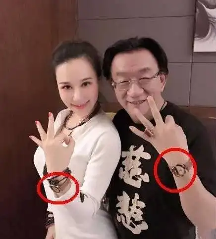 71岁侯耀华收了27岁三国混血女徒弟她的画风太雷人