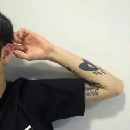 纹身的男生头像,女生怎么看待有纹身的男生呢