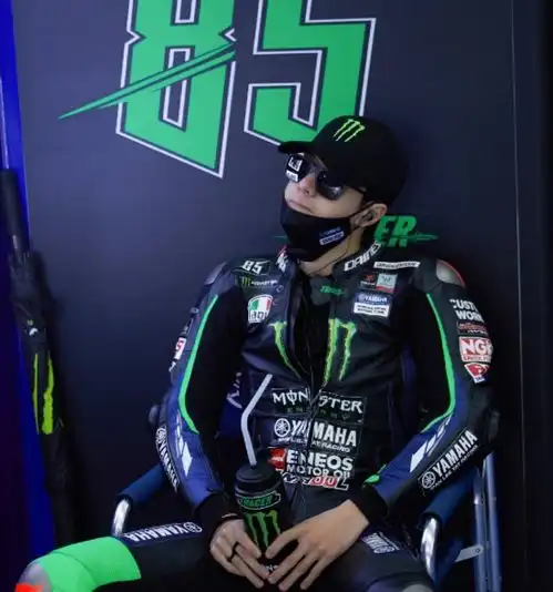 王一博骨裂进医院,摩托车手却发文讽刺又在洗白营销