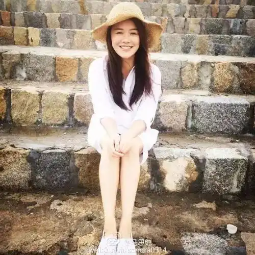 黑白女生头像头像图片马
