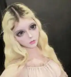 中国最美芭比女孩迪丽拉,卸妆照曝光,眼上挂了两根香肠