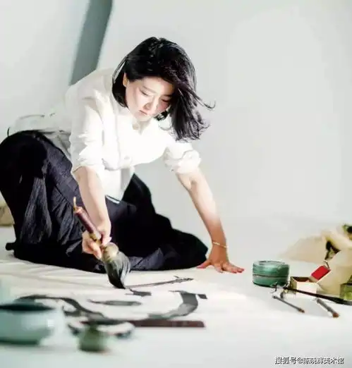 给电影题名与摄影师办展与舞蹈家共舞,美女书法家为何出彩