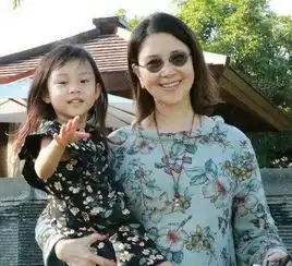 李小璐事件风波不停,曾经这个家庭多么温馨