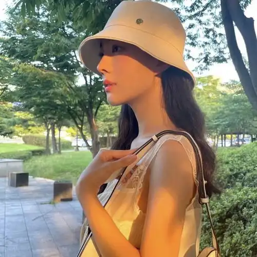 ins招桃花女生头像
