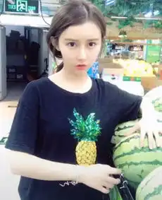 全抖音最想要的女友,嘟嘴卖萌只为了能吃到西瓜,网友立马给她买