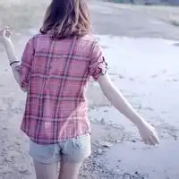 格子衫女生背影头像穿格子衫的女生头像