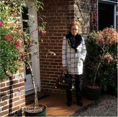 年龄就是个number爱尔兰一网红奶奶潮儿范十足,百变换装秒杀18岁少女