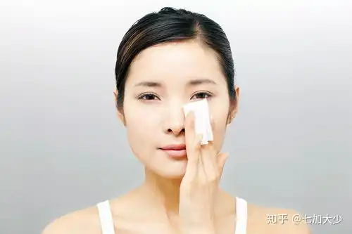 壹知肤你是不是在纠结化妆水用手擦,还是用化妆棉擦呢点进这里你就知道了