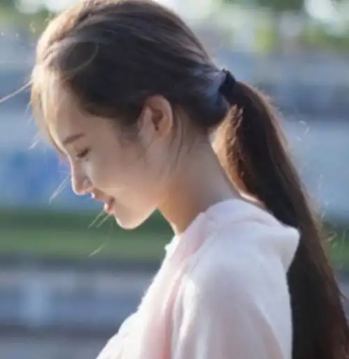 有班主任总结4种高中女生不能谈恋爱,影响学习,情绪也受影响