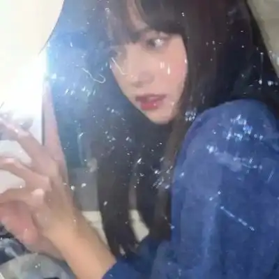 女生头像干净真人高冷落叶之秋