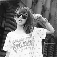 黑白个性qq女生头像