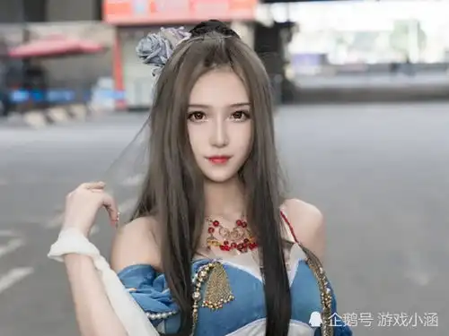 腐团儿尝试新风格,职业装让粉丝眼前一亮,高冷女神范完美展现