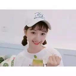 白边女生头像你的心事三三两两,停在我心上
