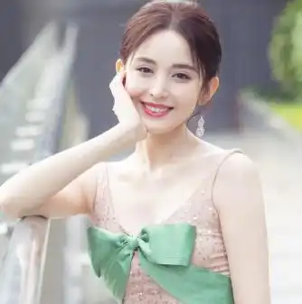 古力娜扎穿打底衫录制节目,自毁女神形象网友这是敬业