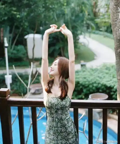 看了秦岚42岁的状态,发现这个年龄的单身女性,也能很美和洒脱