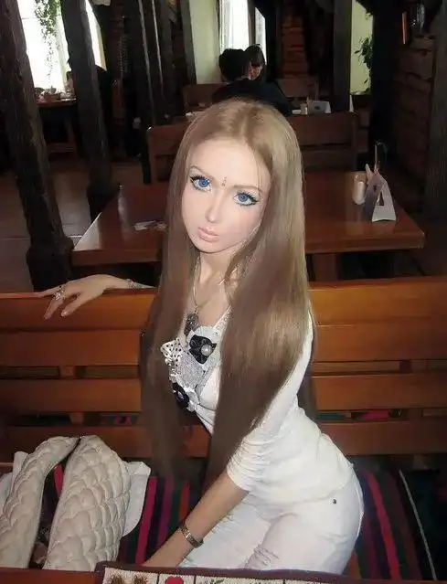 真人版芭比娃娃可爱的乌克兰美女