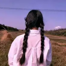 甜美女生头像唯美背影中
