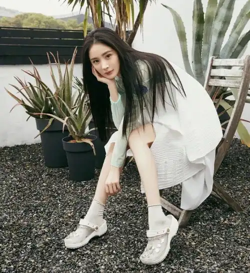 杨幂嫌掉价曾拒浪姐粉丝称过气艺人才去,宁静第一个不服