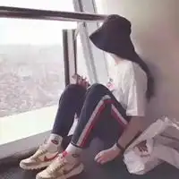 qq头像女生手机控坐着