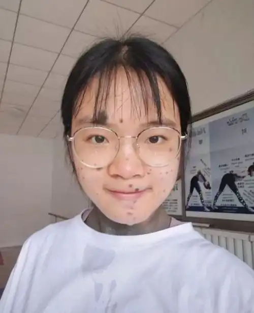 可怜的头像可爱女生长得